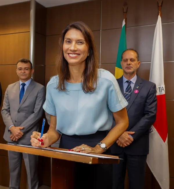 Governador em exercício participa do lançamento da cartilha sobre Fóruns Digitais