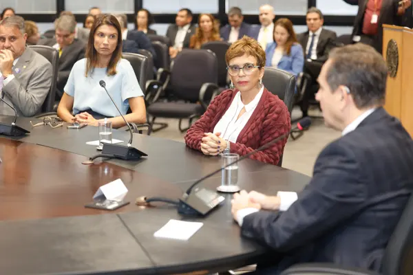 Governador em exercício anuncia parceria com Contagem em execução fiscal e proteção à mulher