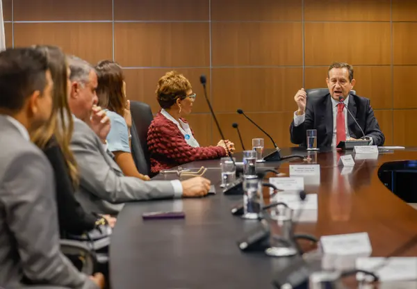Governador em exercício anuncia parceria com Contagem em execução fiscal e proteção à mulher
