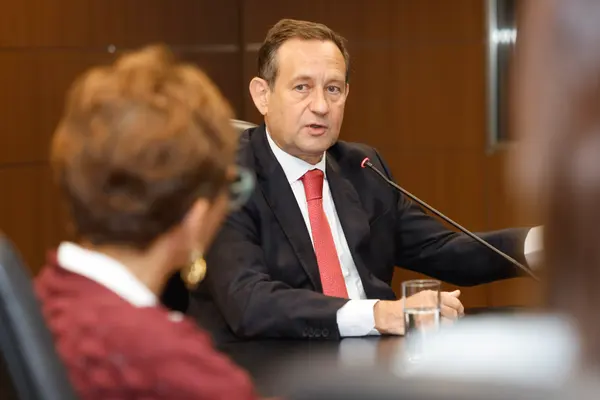 Governador em exercício anuncia parceria com Contagem em execução fiscal e proteção à mulher