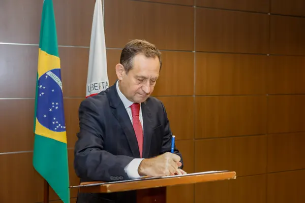 Governador em exercício anuncia parceria com Contagem em execução fiscal e proteção à mulher