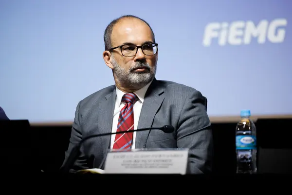 Governo do Estado adota medidas de proteção ao comércio exterior de Minas Gerais em razão dos riscos pelo tarifaço dos EUA