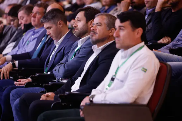 Governo de Minas alcança marca de 10 mil títulos de posse de terra entregues
