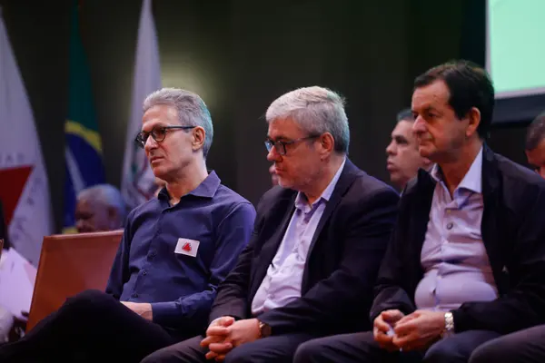 Governo de Minas alcança marca de 10 mil títulos de posse de terra entregues