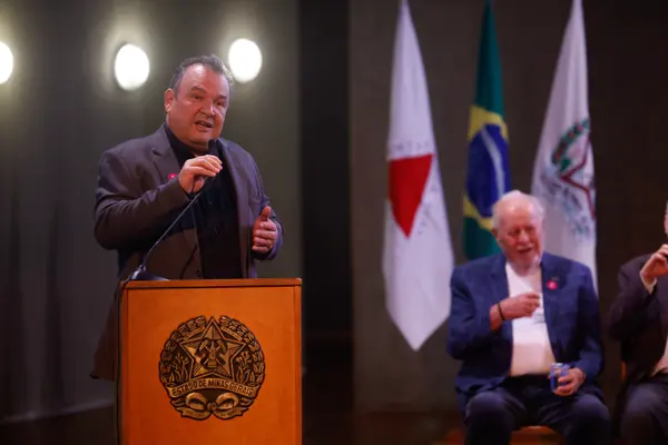 Governo de Minas alcança marca de 10 mil títulos de posse de terra entregues