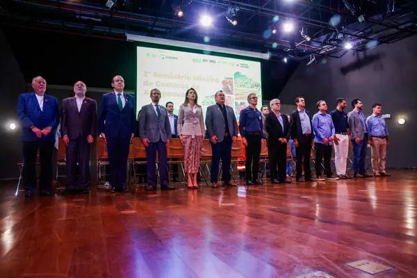 Governo de Minas alcança marca de 10 mil títulos de posse de terra entregues