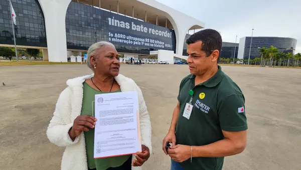 Governo de Minas alcança marca de 10 mil títulos de posse de terra entregues