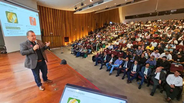 Governo de Minas alcança marca de 10 mil títulos de posse de terra entregues