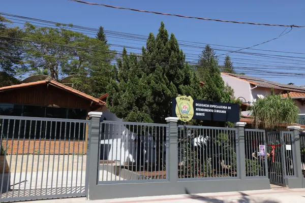 Governo de Minas entrega nova sede da delegacia de atendimento à mulher em Ibirité
