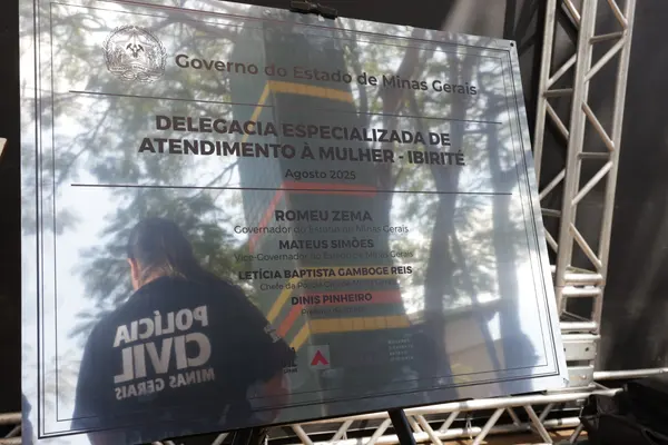 Governo de Minas entrega nova sede da delegacia de atendimento à mulher em Ibirité