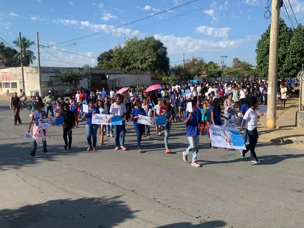 Estudantes da E.E. Josefino Barbosa, em Itacarambi, participam do 'Dia D'.