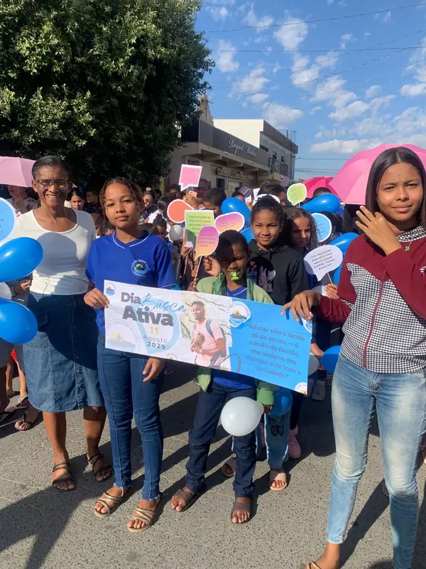 Estudantes da E.E. Josefino Barbosa, em Itacarambi, participam do 'Dia D'.