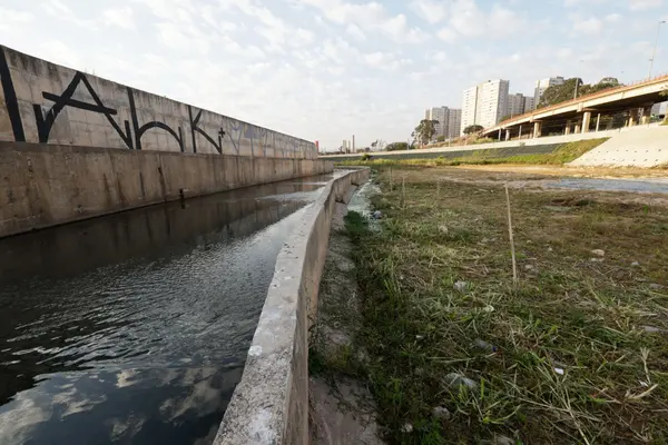 Governo de Minas entrega bacia de contenção para reforçar combate a enchentes em Belo Horizonte e Contagem