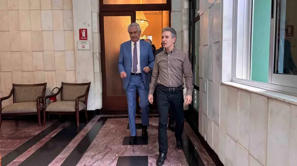 Governador recebe maior comenda do estado de Goiás na abertura da Ficomex 2025