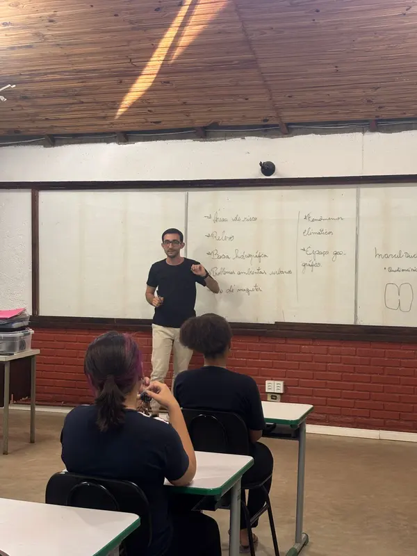 Professor da rede estadual de Minas Gerais é finalista do prêmio Educador Nota 10
