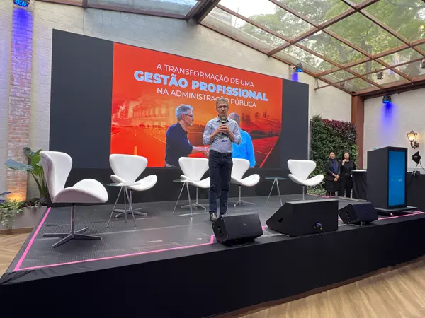 Em São Paulo, governador de Minas apresenta resultados obtidos no estado e debate os desafios futuros do Brasil