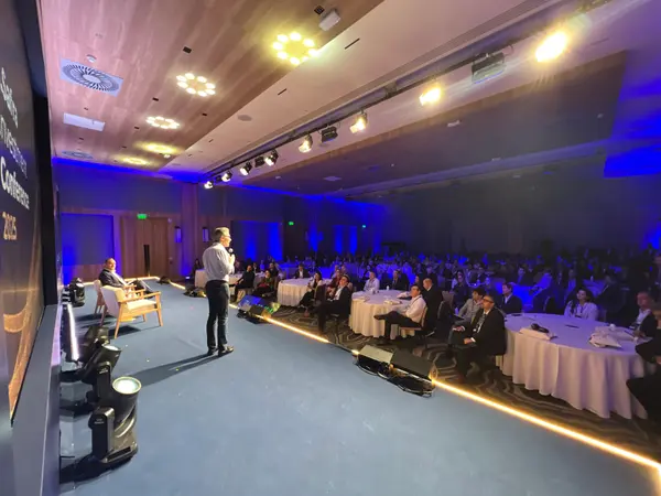 Em São Paulo, governador de Minas apresenta resultados obtidos no estado e debate os desafios futuros do Brasil