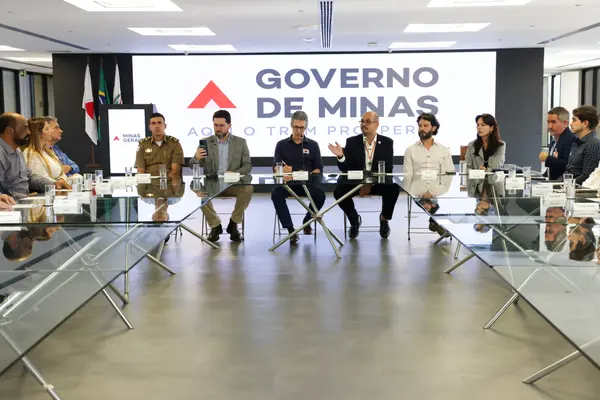 Governo de Minas se reúne com diretoria da Associação Mineira de Municípios em Belo Horizonte