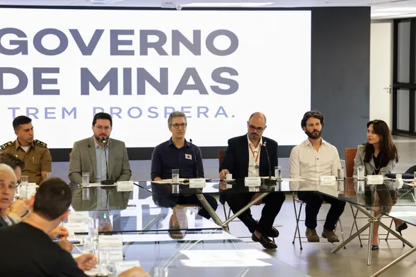 Governo de Minas se reúne com diretoria da Associação Mineira de Municípios em Belo Horizonte