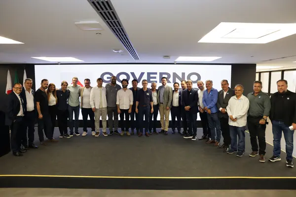 Governo de Minas se reúne com diretoria da Associação Mineira de Municípios em Belo Horizonte