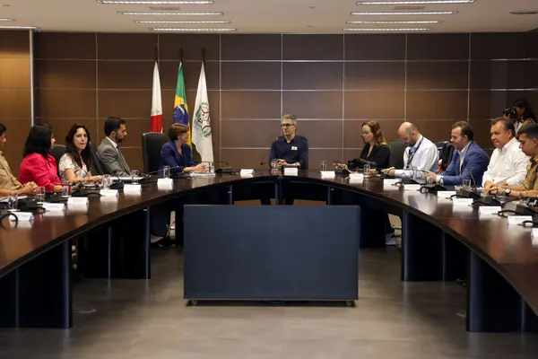 Governador de Minas empossa nova controladora-geral do Estado