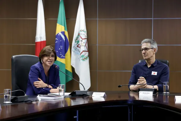 Governador de Minas empossa nova controladora-geral do Estado