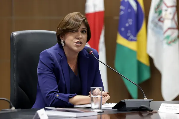 Governador de Minas empossa nova controladora-geral do Estado