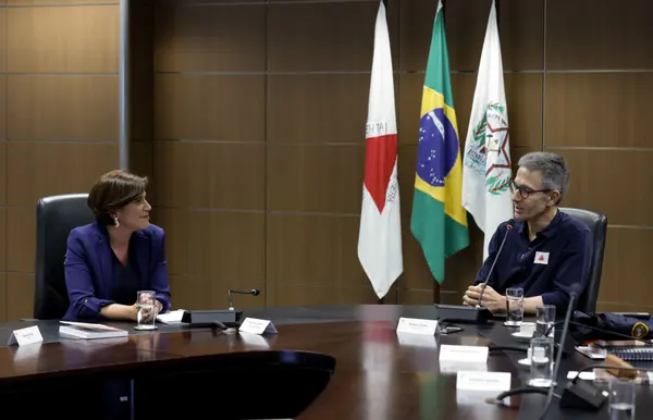 Governador de Minas empossa nova controladora-geral do Estado