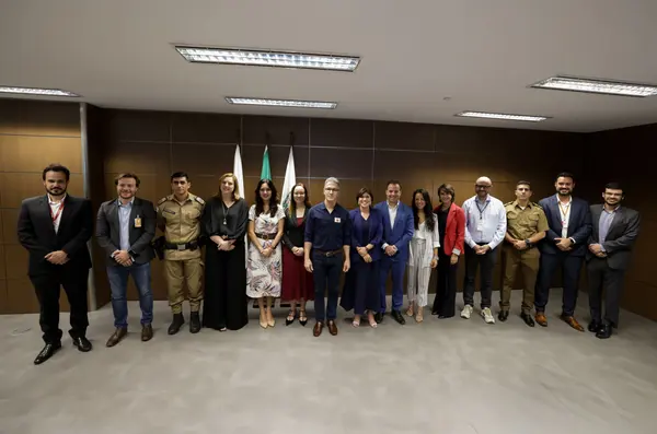 Governador de Minas empossa nova controladora-geral do Estado