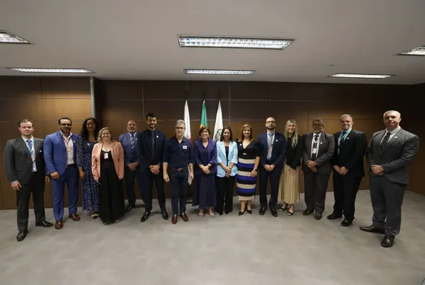 Governador de Minas empossa nova controladora-geral do Estado
