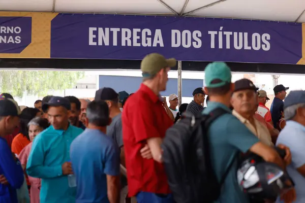 Governo de Minas entrega títulos de regularização fundiária a mais de 2 mil produtores do Alto Rio Pardo