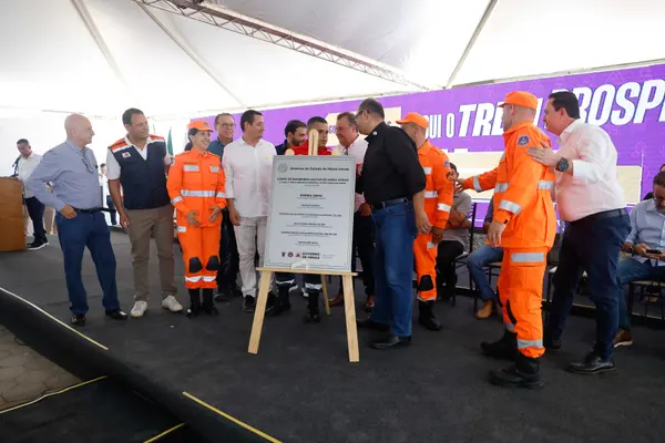 Governo de Minas entrega títulos de regularização fundiária a mais de 2 mil produtores do Alto Rio Pardo