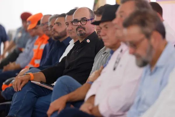 Governo de Minas entrega títulos de regularização fundiária a mais de 2 mil produtores do Alto Rio Pardo