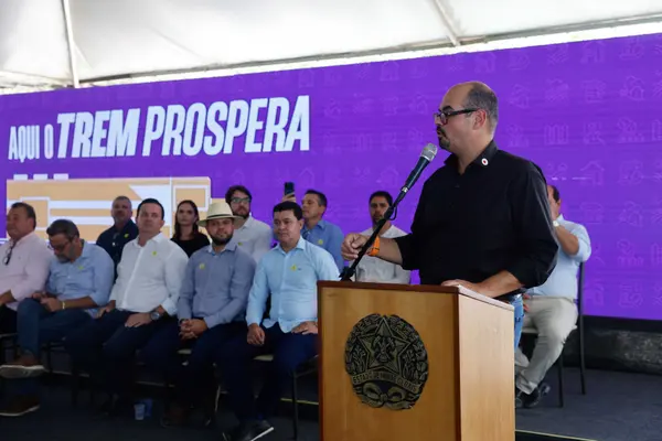 Governo de Minas entrega títulos de regularização fundiária a mais de 2 mil produtores do Alto Rio Pardo