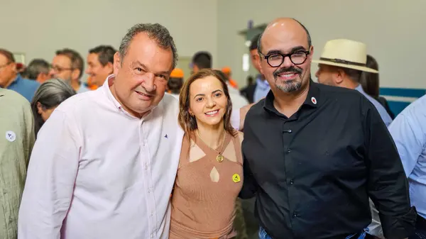 Governo de Minas entrega títulos de regularização fundiária a mais de 2 mil produtores do Alto Rio Pardo