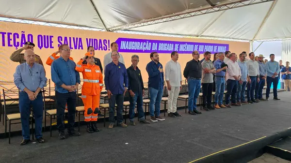 Governo de Minas entrega títulos de regularização fundiária a mais de 2 mil produtores do Alto Rio Pardo