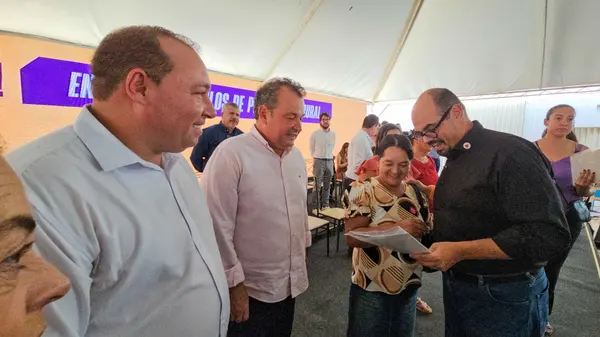 Governo de Minas entrega títulos de regularização fundiária a mais de 2 mil produtores do Alto Rio Pardo