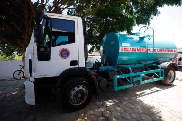 Governo de Minas entrega títulos de regularização fundiária a mais de 2 mil produtores do Alto Rio Pardo
