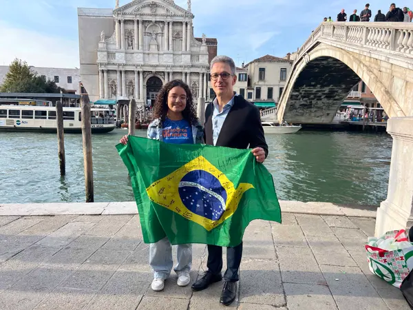 Na Itália, comitiva do Governo de Minas conhece realidade de estudante selecionada pelo Passaporte Mineiro do Conhecimento