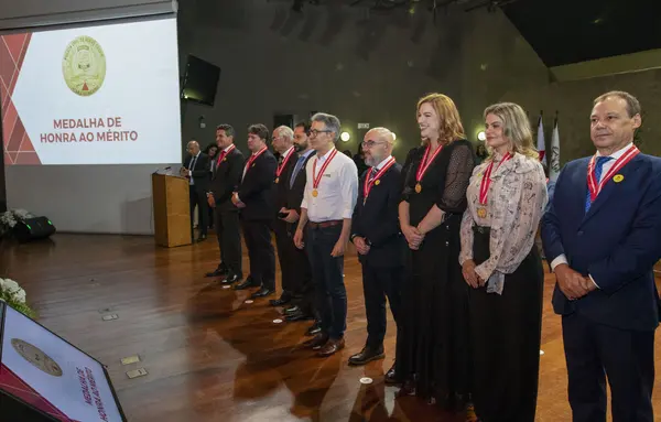 Governo de Minas homenageia personalidades do estado com Medalha de Honra ao Mérito da Polícia Civil
