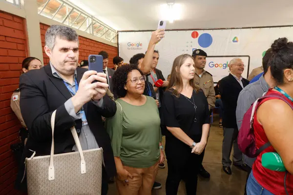 Governo do Estado lança Minas Bilíngue, projeto que promove o ensino de línguas e intercultural na rede pública