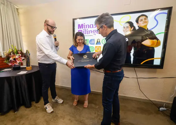 Governo do Estado lança Minas Bilíngue, projeto que promove o ensino de línguas e intercultural na rede pública