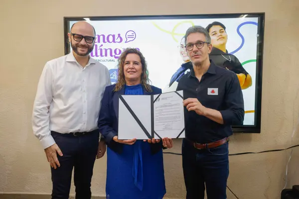 Governo do Estado lança Minas Bilíngue, projeto que promove o ensino de línguas e intercultural na rede pública