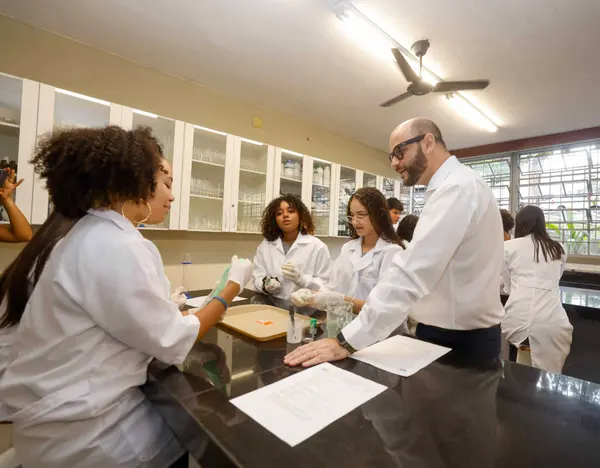 Governo do Estado lança Minas Bilíngue, projeto que promove o ensino de línguas e intercultural na rede pública