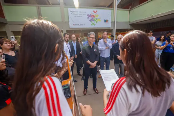 Governo do Estado lança Minas Bilíngue, projeto que promove o ensino de línguas e intercultural na rede pública