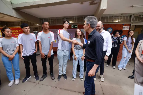 Governo do Estado lança Minas Bilíngue, projeto que promove o ensino de línguas e intercultural na rede pública