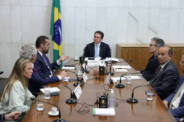 Em Brasília, governador de Minas Gerais participa de reunião sobre segurança pública