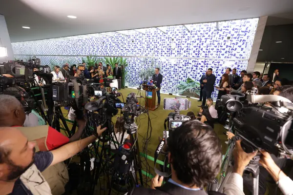 Em Brasília, governador de Minas Gerais participa de reunião sobre segurança pública