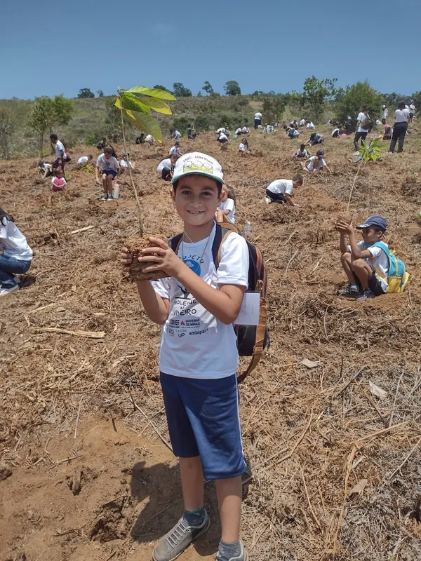 Plantio de 2 mil mudas mobiliza estudantes e fortalece educação ambiental em Lima Duarte
