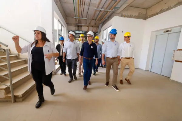 Governo de Minas vistoria obras do Hospital Regional de Governador Valadares, que avançam dentro do cronograma